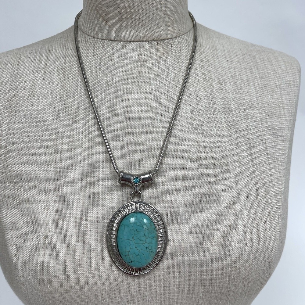 Silver-tone Turquoise Blue Oval Pendant Women's Fashion Necklace NWOT